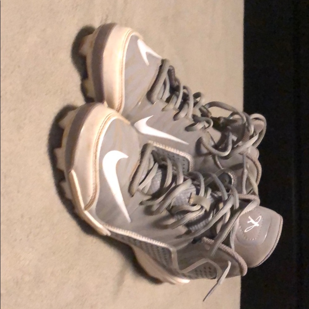 Baseball cleats